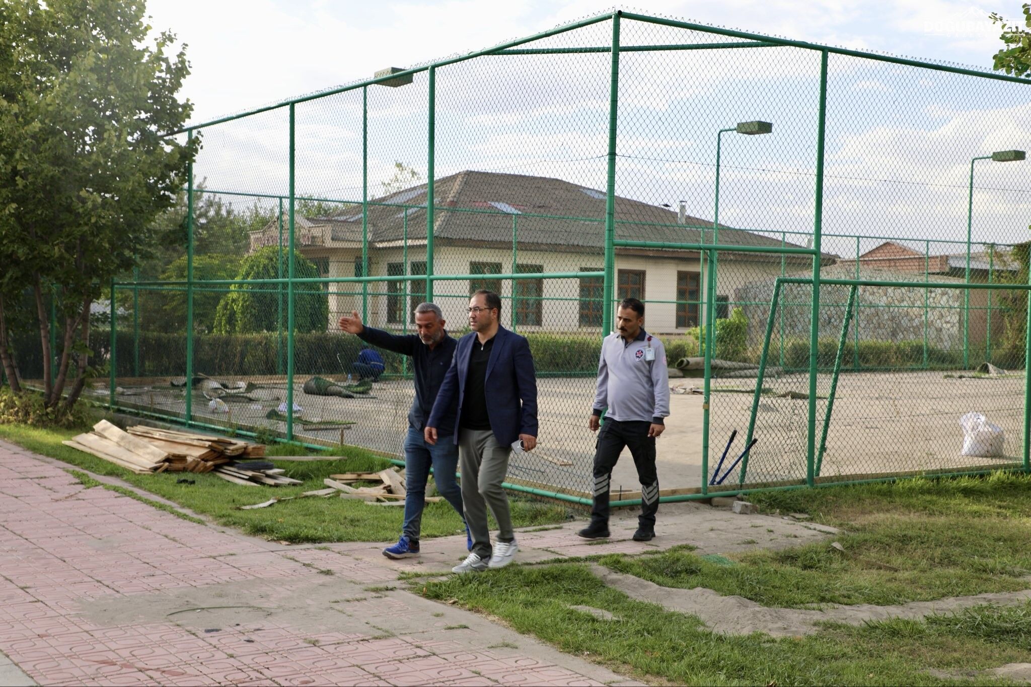 Ağrı’da Tenis Kortlarının Zemini Yenileniyor