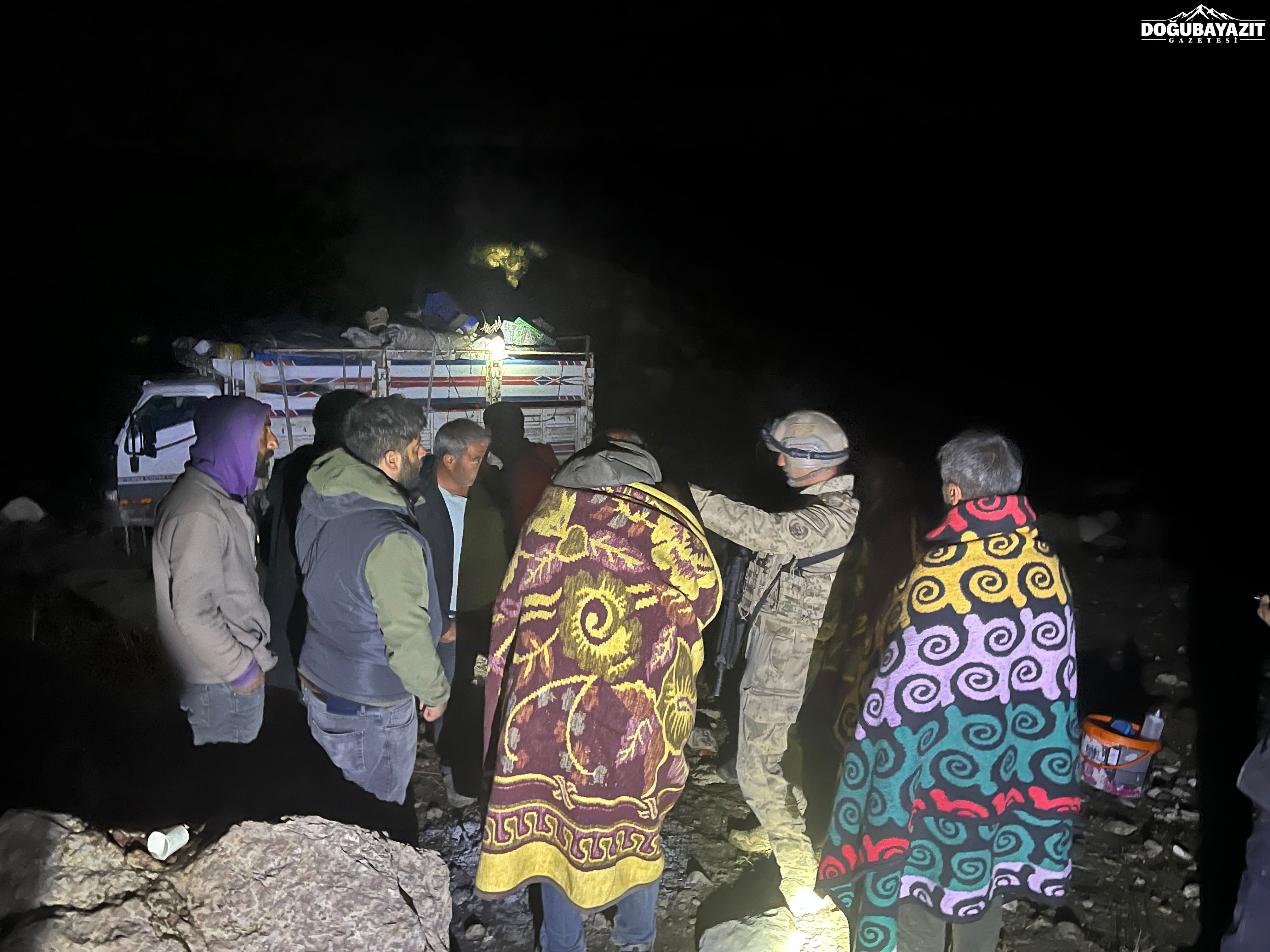 Ağrı’da Yaylada Mahsur Kalanlara Ekipler Ulaştı (2)