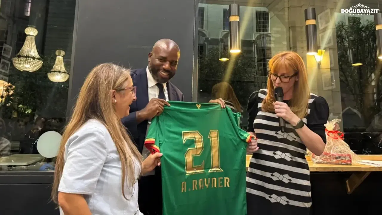 Amedspor forması Londra’da siyasetin kalbine girdi