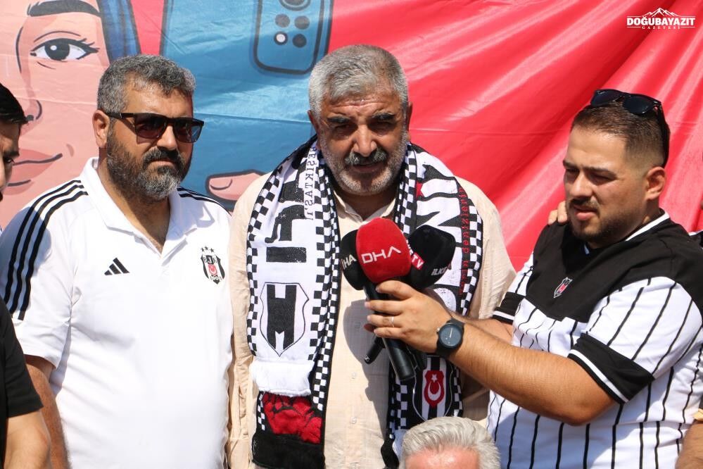 Beşiktaş Tribünleri Diyarbakır'da Rojin Kabaiş'in Mezarında Adalet Çağrısı