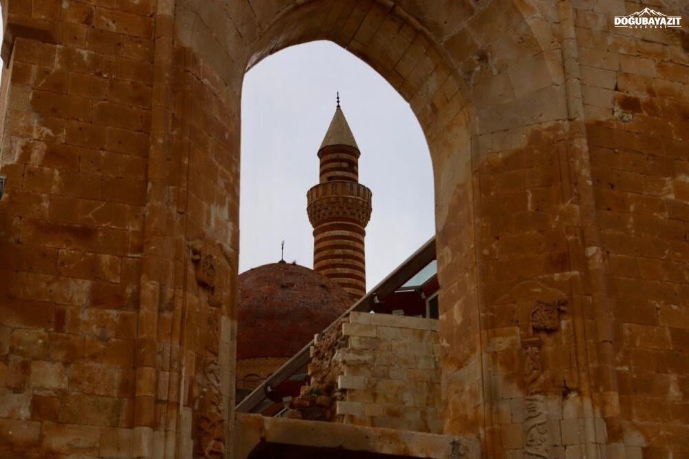 Doğubayazıt’ın Gözdesi İshak Paşa Sarayı’nın Ziyaretçi Sayısı Belli Oldu (2)