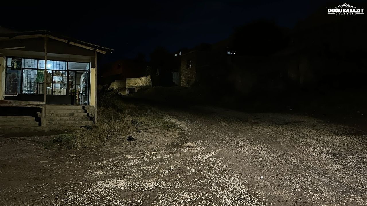 Doğubayazıt’ta Geceleri Sokaklar Karanlığa Bürünüyor1