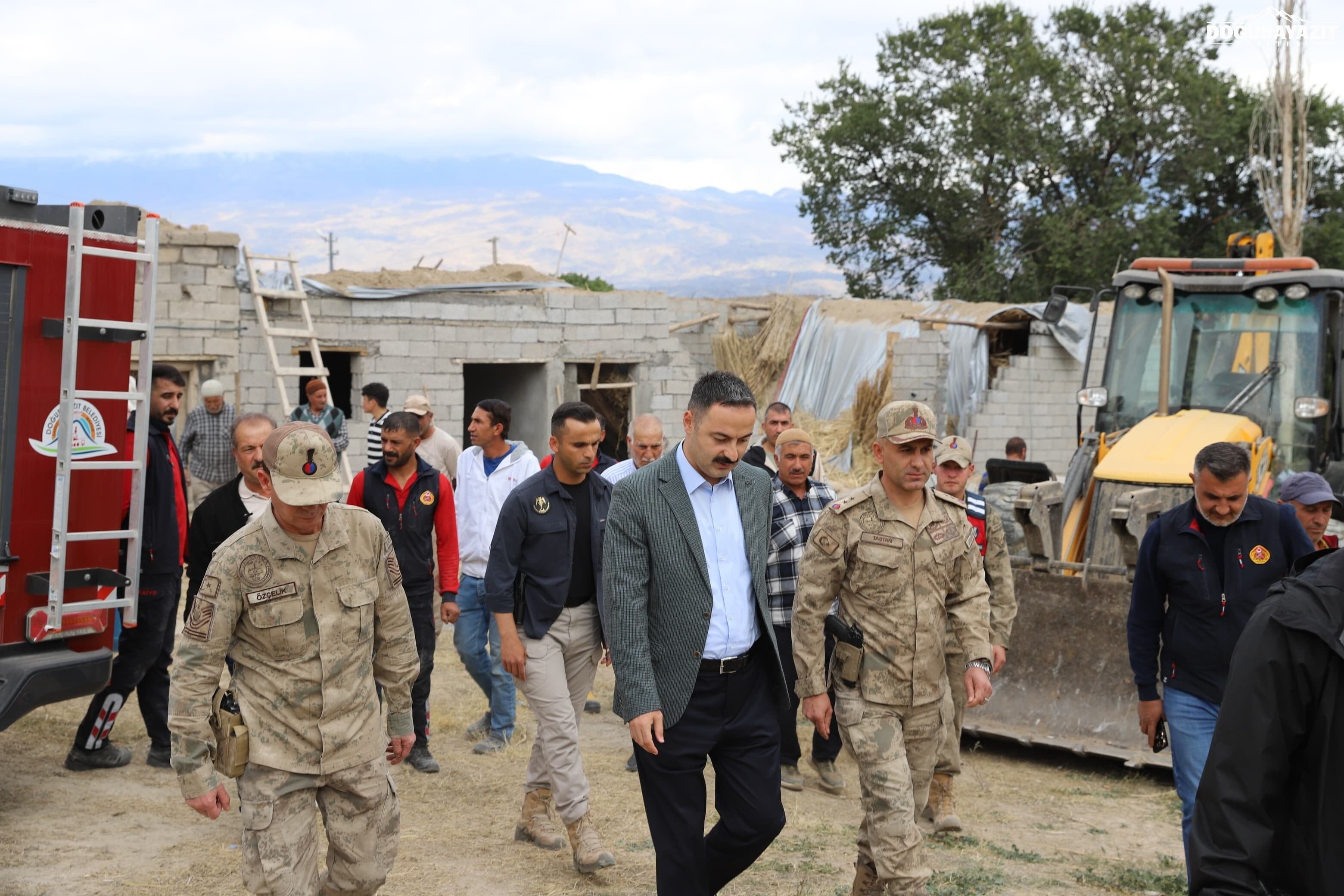 Doğubayazıt’ta Korkutan Çökme Kaymakam Ayvat Köye Gitti (2)