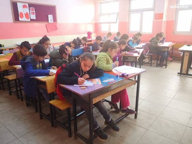 Doğubayazıt'ta öğretmen açığı köy okullarını vurdu (2).jpg