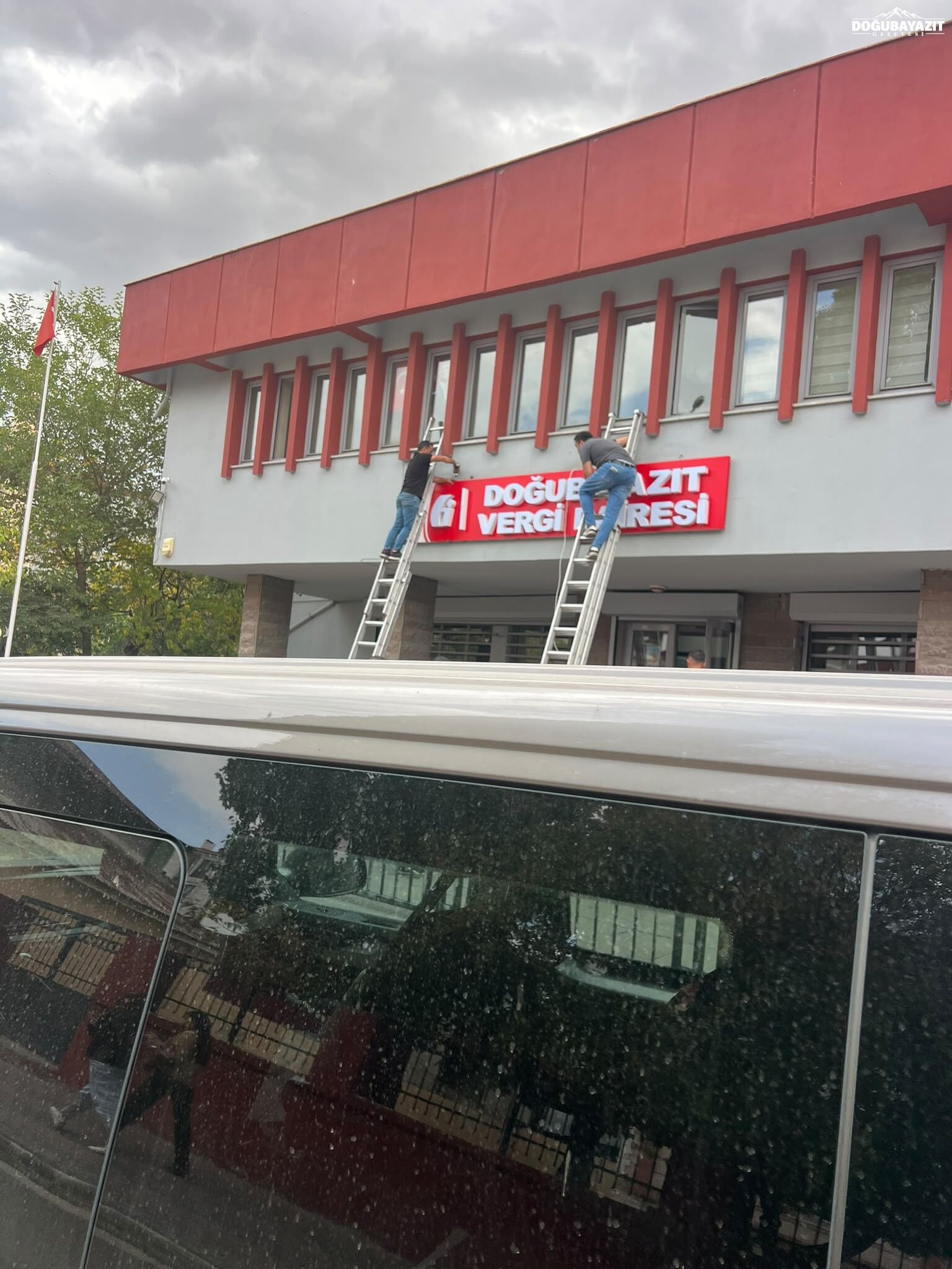 Haberimizin Ardından Doğubayazıt Vergi Dairesi’ne Tabela Asıldı (2)