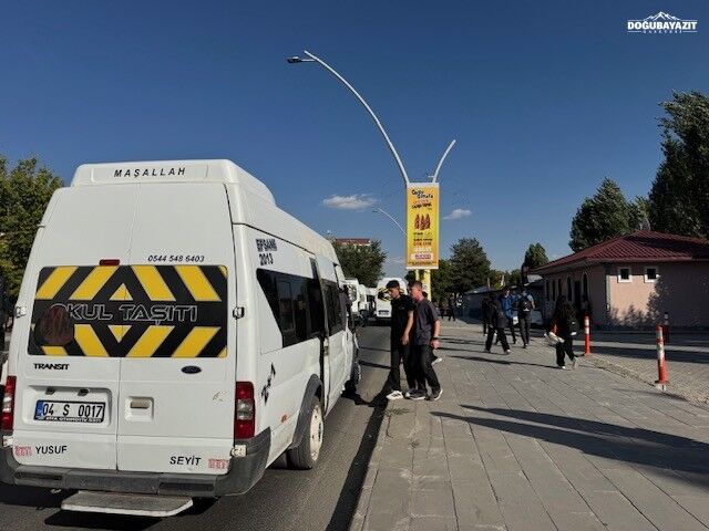 Okul Taşıdı