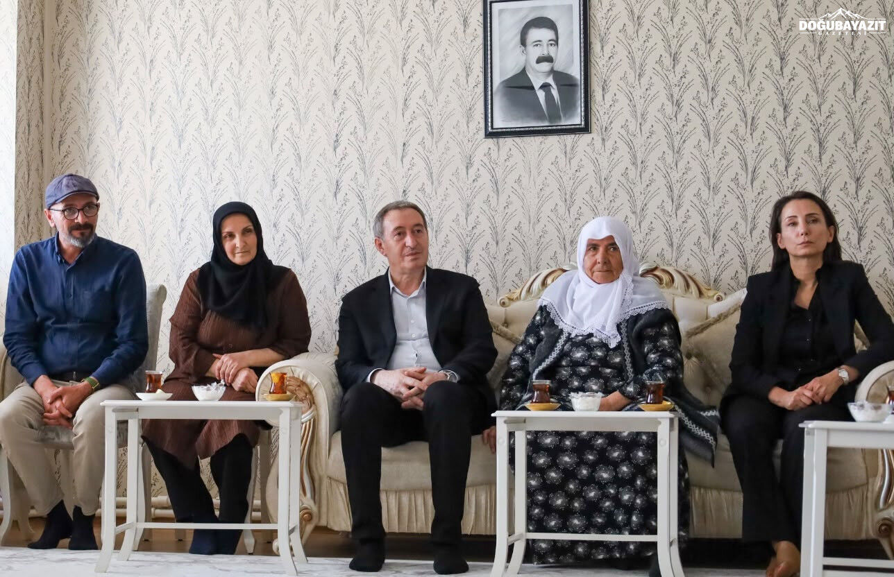 Mehmet Akkuş’un taziyesi sona erdi: DEM Parti Eş Genel Başkanları Ağrı’da Tuncer bakırhan