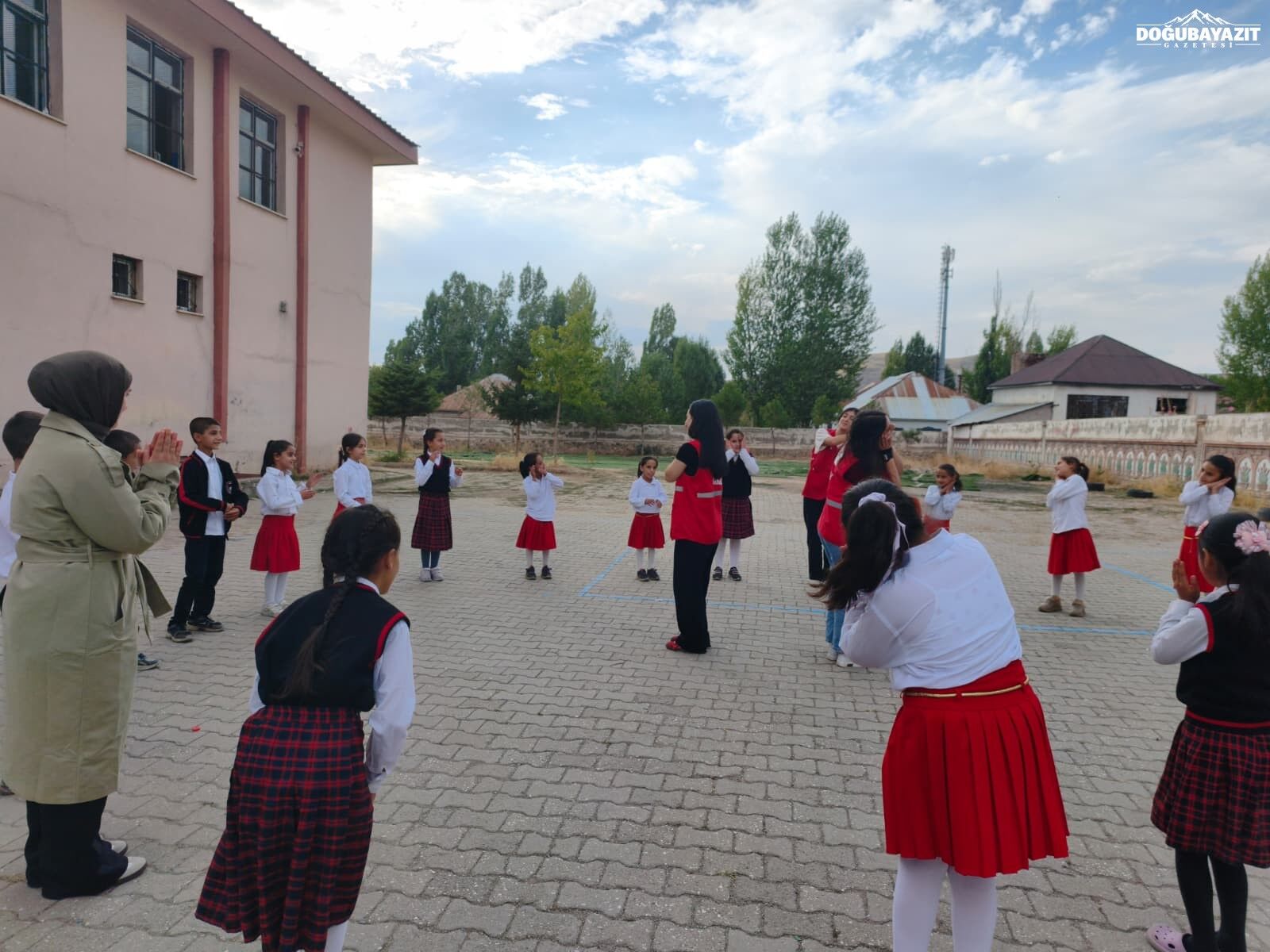 Patnos Kızılay’dan Öğrencilerin Yüzünü Güldüren Çalışmag
