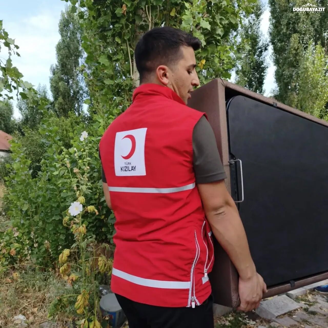 Patnos’ta Kızılay’dan İhtiyaç Sahibi Aileye Yatak, Baza Ve Başlık Desteği (2)