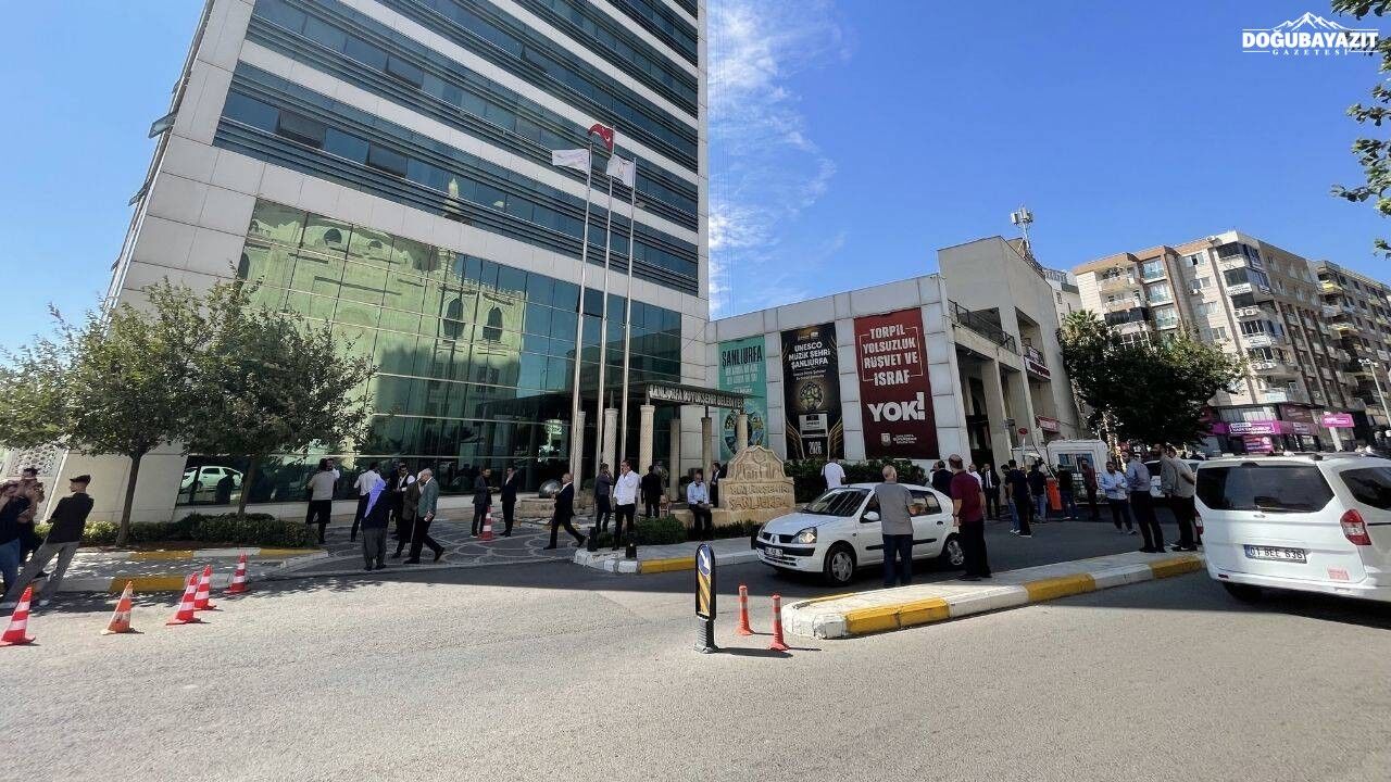 Şanlıurfa’daki deprem sonrası uyarı: Hasarlı binalara girmeyin