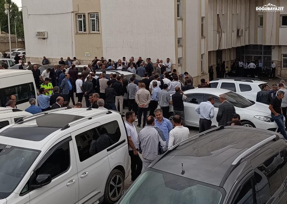 Van’da Dereyi Atıyla Geçmeye Çalışan Çoban Hayatını Kaybetti (2)