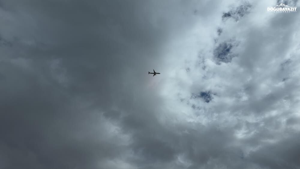 Van’da Uçaklar Şiddetli Rüzgar Nedeniyle Pas Geçtif