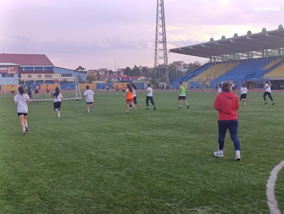 Ağrı'da Kadın Futbolu Hedefini Büyüttü Hedef 1. Lig