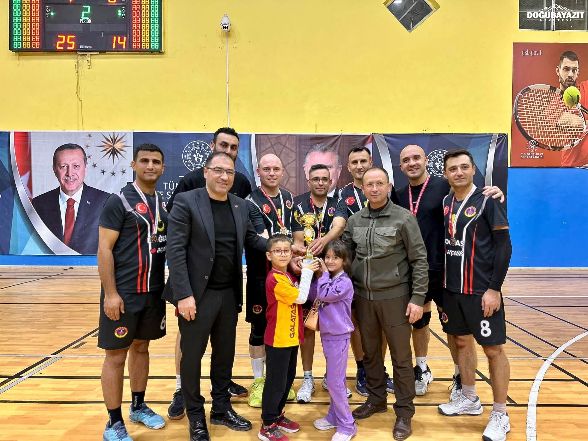 Ağrı'da Voleybol Turnuvasının Şampiyonu Belli Oldu