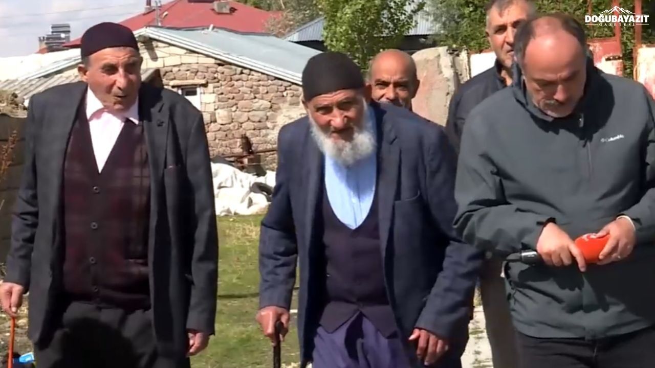 Ağrılı Gençlerin Meksika Çilesi 30 Bin Kişi Yollara Düştü (2)