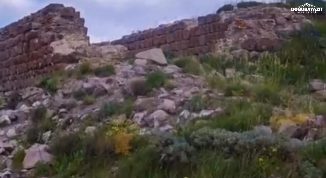 Ağrı'nın Saklı Mirası 2 Bin 800 Yıllık Arnavuz Tepesi Geçmişe Işık Tutuyor4