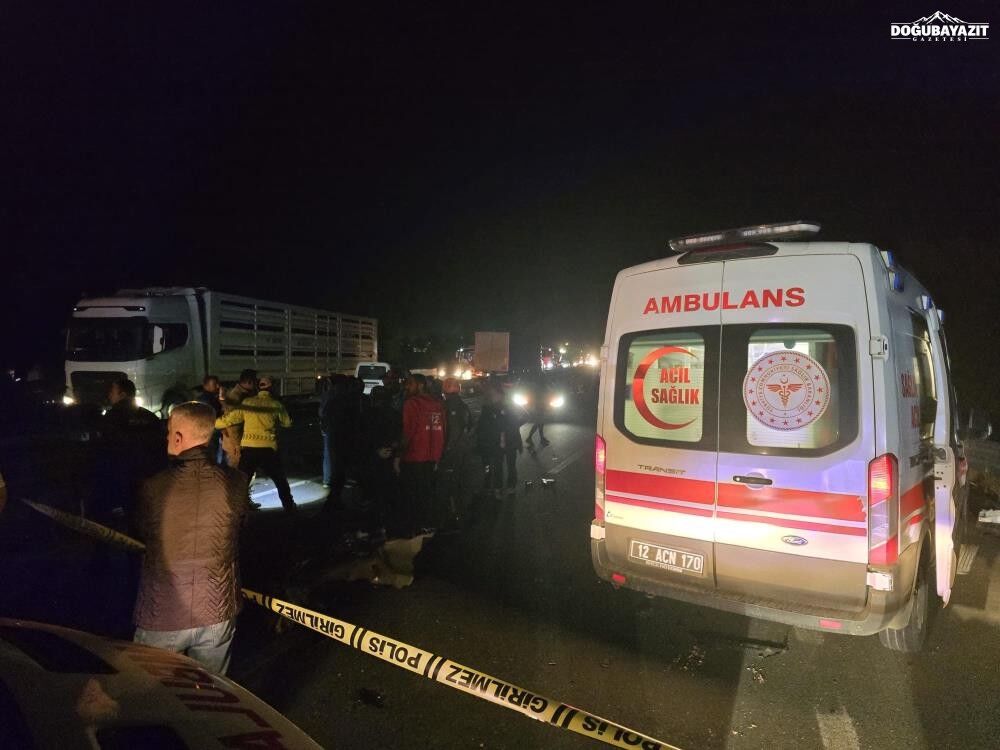 Bingöl Diyarbakır Yolunda Bariyere Ok Gibi Saplandı 2 Ölü
