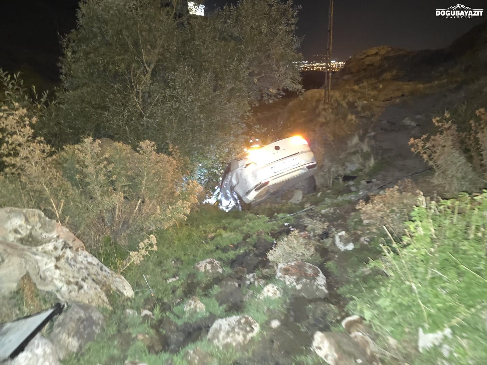 Doğubayazıt’ta Otomobil Uçuruma Yuvarlandı 1’I Ağır 2 Kişi Yaralandı