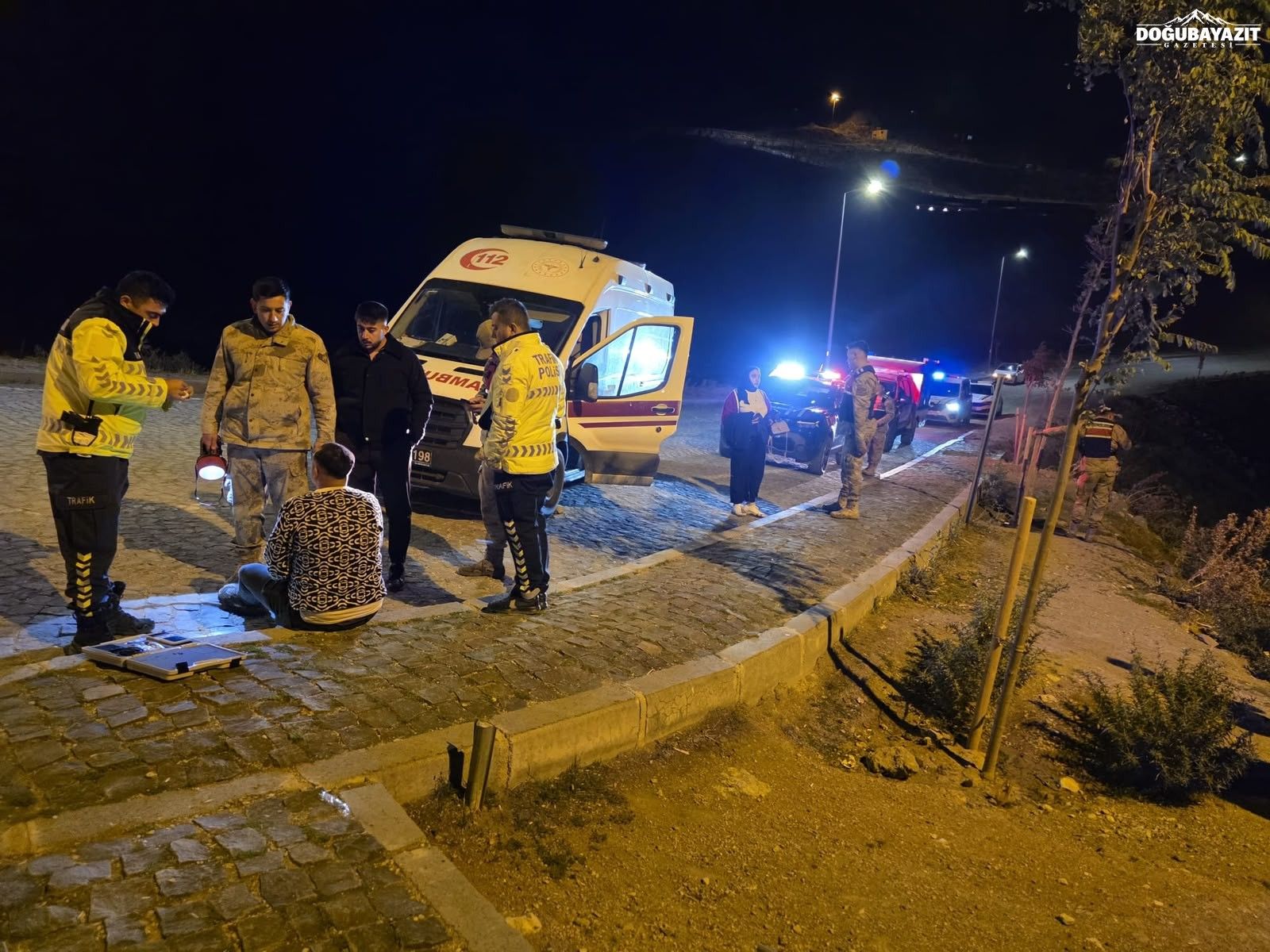 Doğubayazıt’ta Otomobil Uçuruma Yuvarlandı 1’I Ağır 2 Kişi Yaralandı2