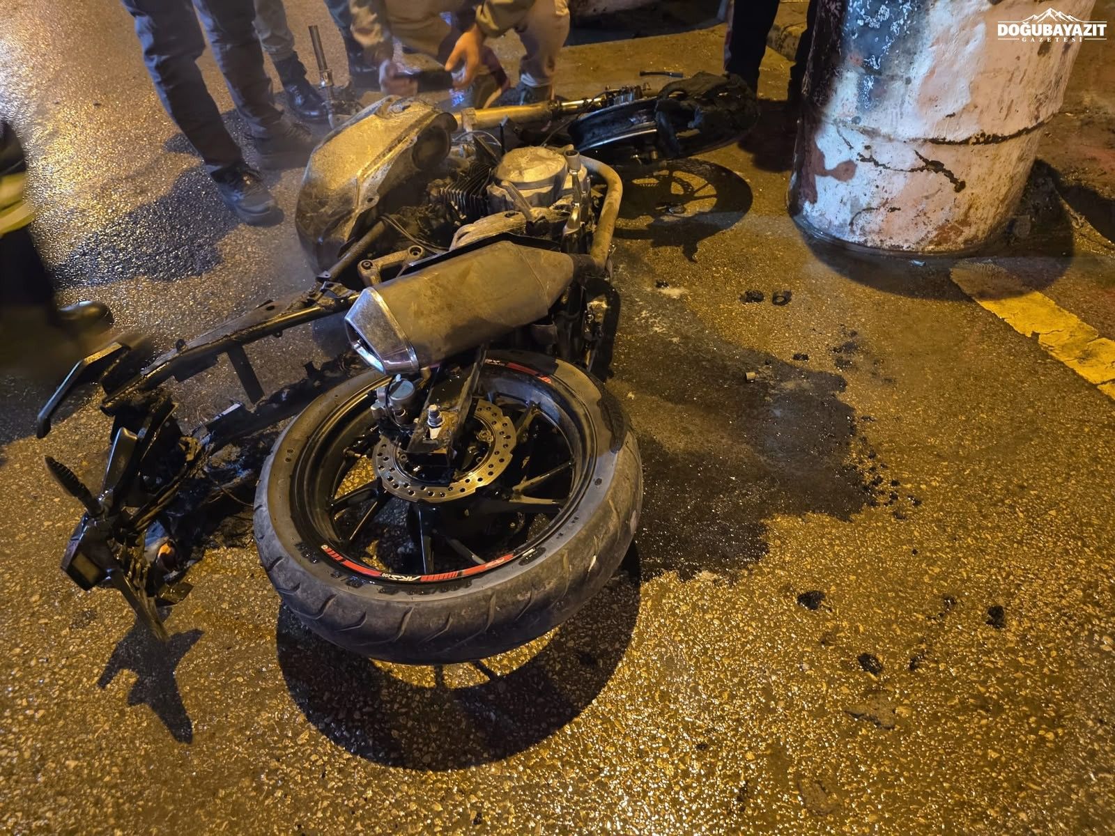Doğubayazıt’ta Seyir Halindeki Motosiklet Alevlere Teslim Oldu (2)