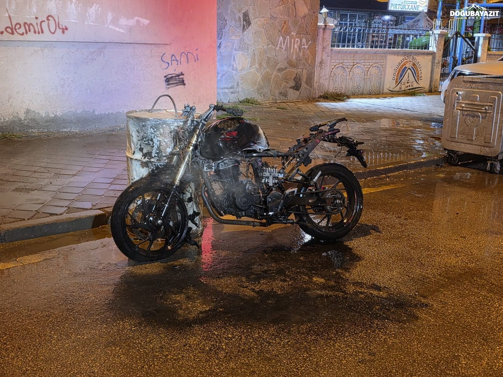 Doğubayazıt’ta Seyir Halindeki Motosiklet Alevlere Teslim Oldu