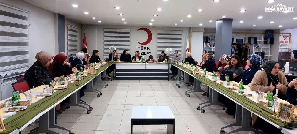 Kızılay Kadın Ağrı'dan 81 İl 81 Aşevi Projesi'ne Destek
