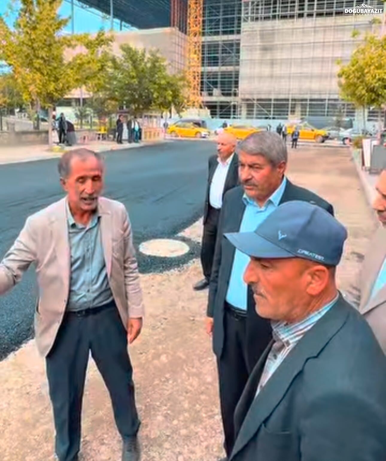 Patnos’ta Atatürk Mahallesi’nde Sıcak Asfalt Çalışması