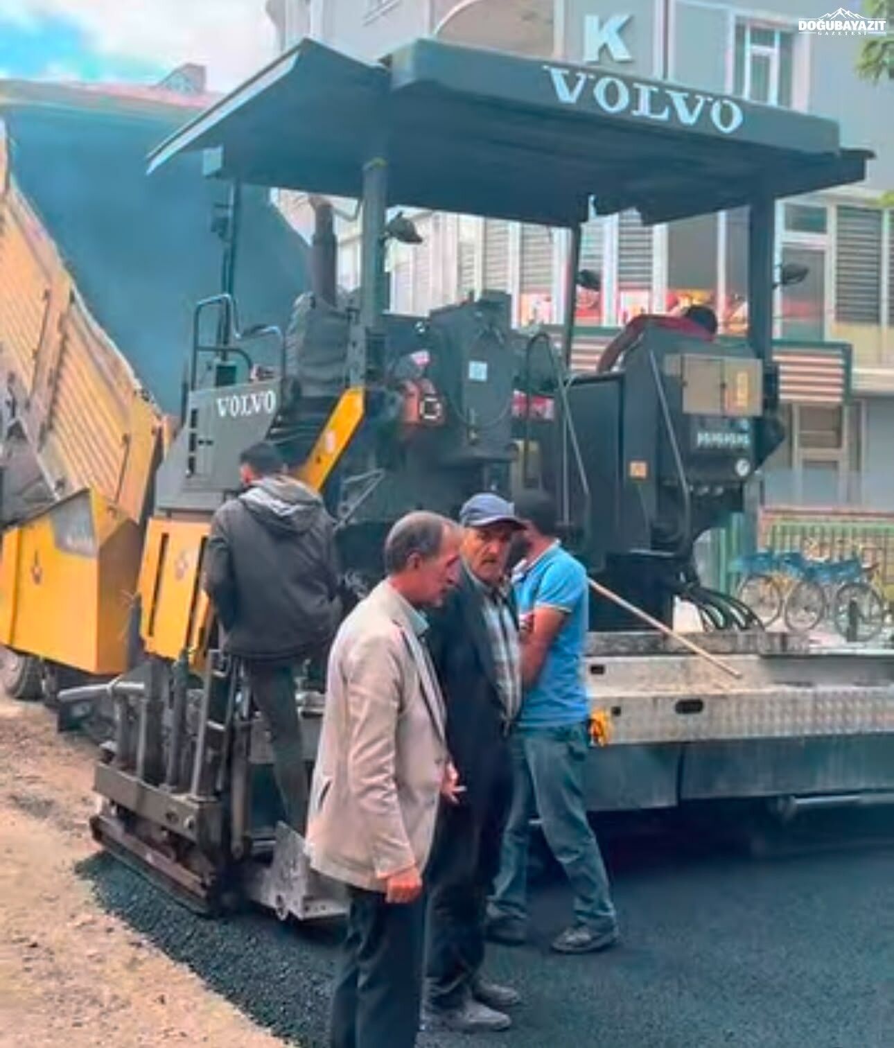 Patnos’ta Atatürk Mahallesi’nde Sıcak Asfalt Çalışması3