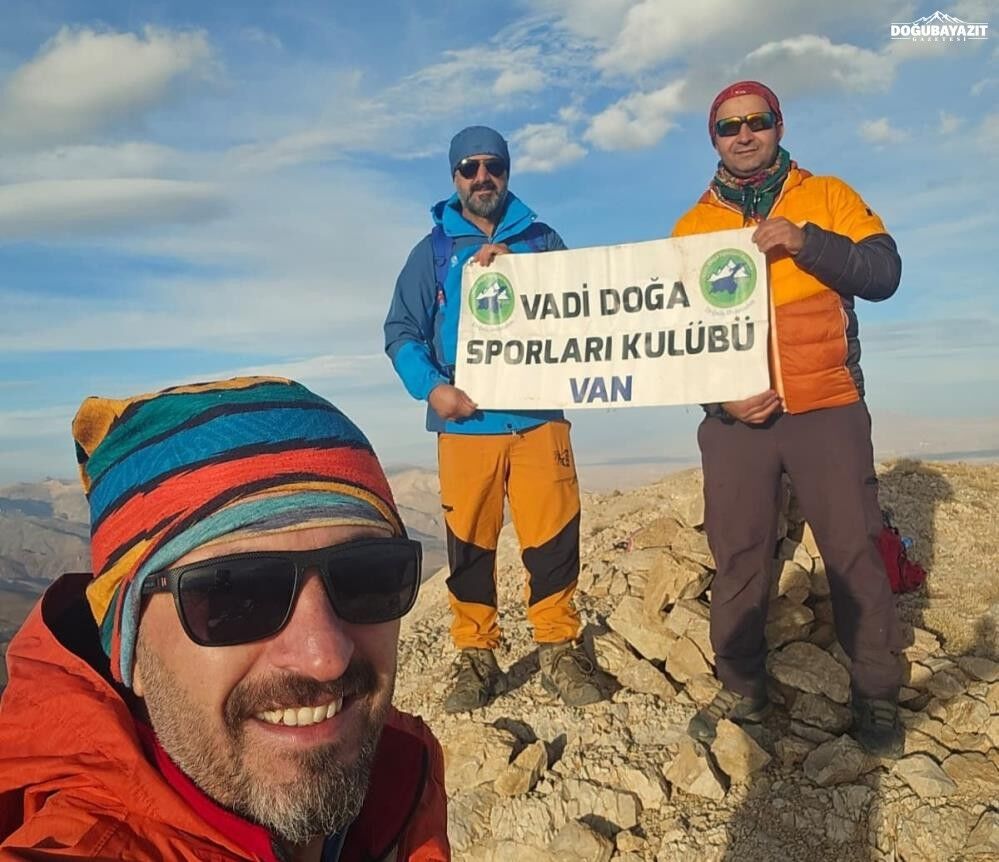 Van'da 3 Bin 600 Rakımlı İspiriz Dağı'na Zirve Tırmanışı